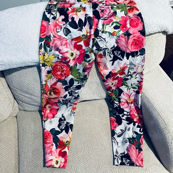Floral Jeans - Picture 2 of 2